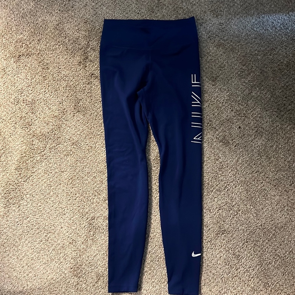 Nike leggings size medium. Worn 2x